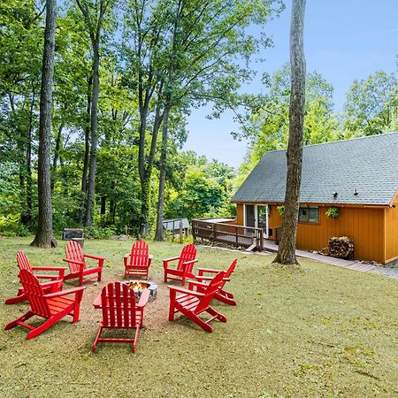 Quaint Loft Cabin W Hot Tub, Firepit, Deck & Grill Hedgesville Εξωτερικό φωτογραφία