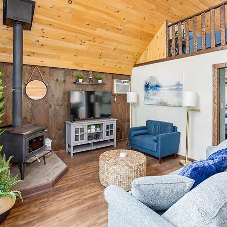 Quaint Loft Cabin W Hot Tub, Firepit, Deck & Grill Hedgesville Εξωτερικό φωτογραφία