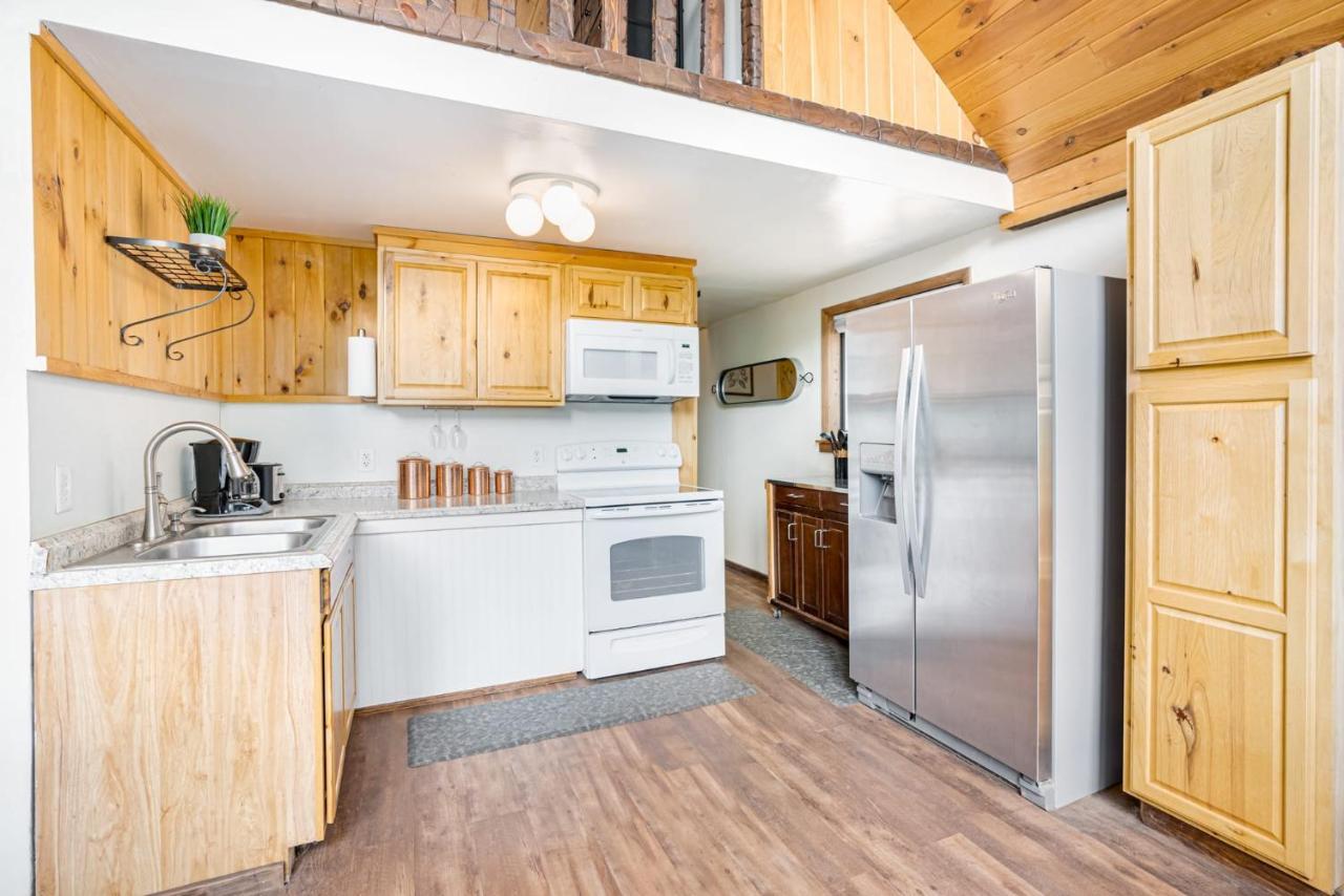 Quaint Loft Cabin W Hot Tub, Firepit, Deck & Grill Hedgesville Εξωτερικό φωτογραφία