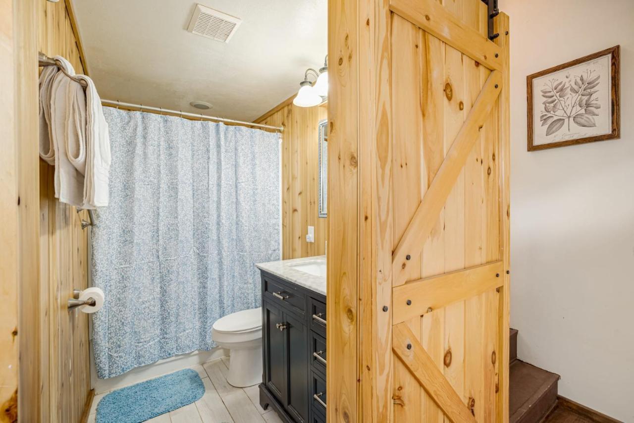 Quaint Loft Cabin W Hot Tub, Firepit, Deck & Grill Hedgesville Εξωτερικό φωτογραφία