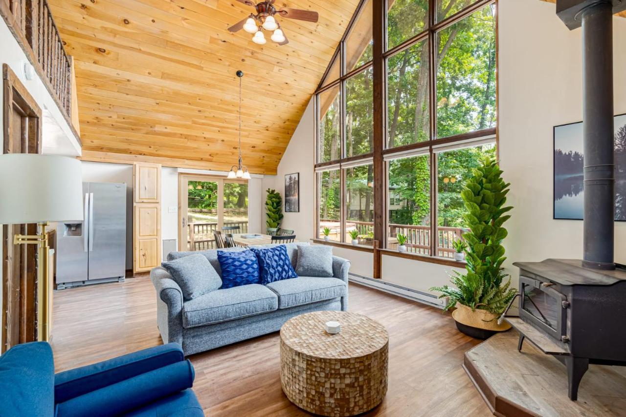 Quaint Loft Cabin W Hot Tub, Firepit, Deck & Grill Hedgesville Εξωτερικό φωτογραφία