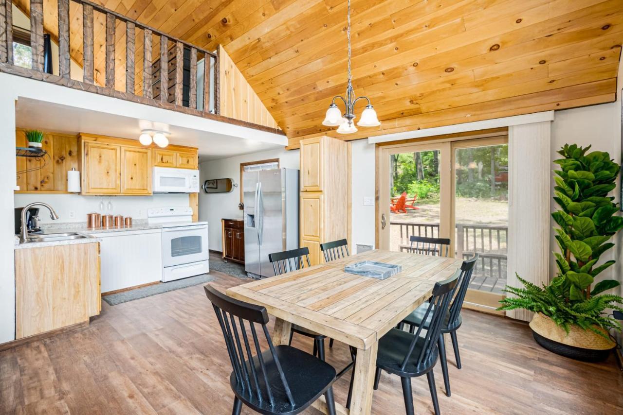 Quaint Loft Cabin W Hot Tub, Firepit, Deck & Grill Hedgesville Εξωτερικό φωτογραφία