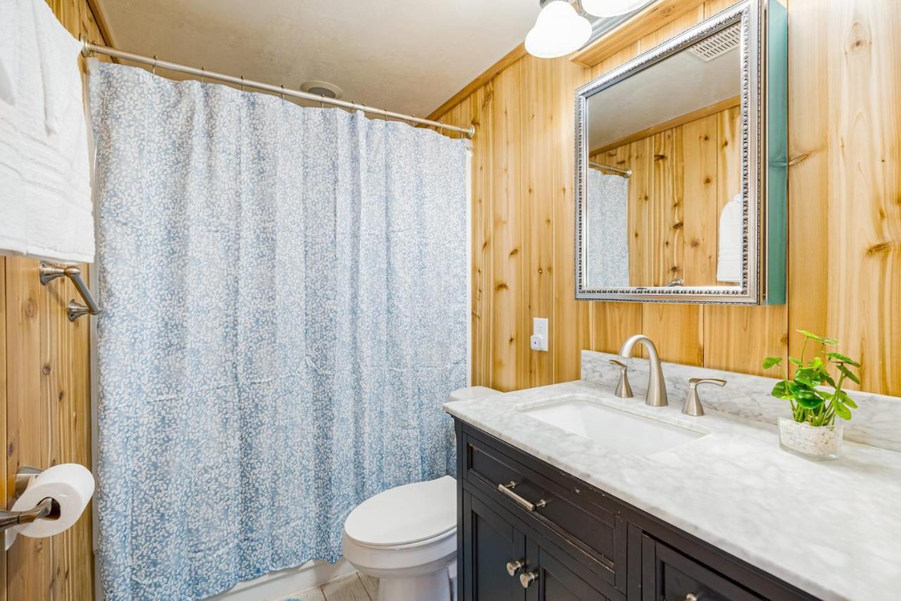 Quaint Loft Cabin W Hot Tub, Firepit, Deck & Grill Hedgesville Εξωτερικό φωτογραφία
