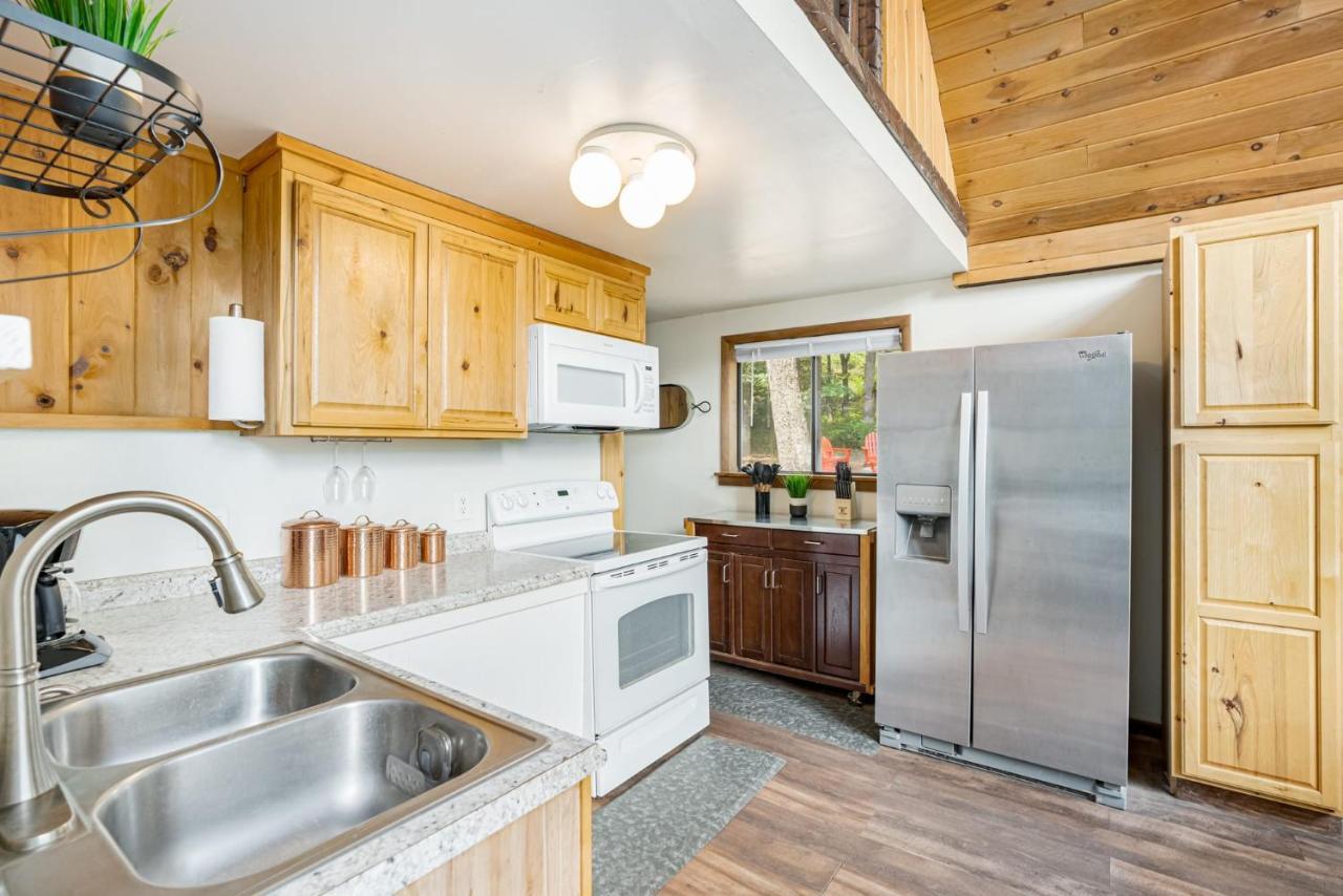 Quaint Loft Cabin W Hot Tub, Firepit, Deck & Grill Hedgesville Εξωτερικό φωτογραφία