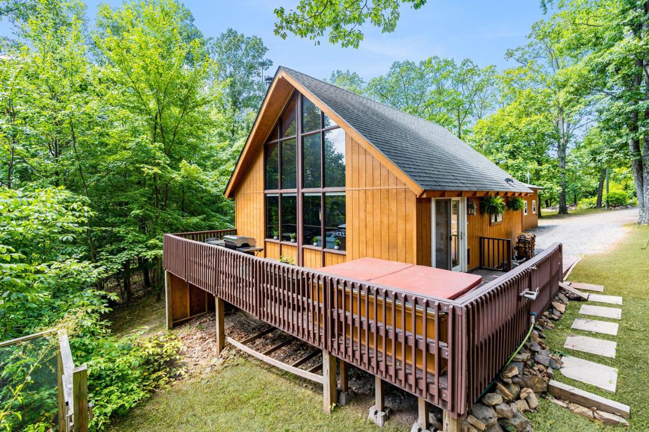 Quaint Loft Cabin W Hot Tub, Firepit, Deck & Grill Hedgesville Εξωτερικό φωτογραφία