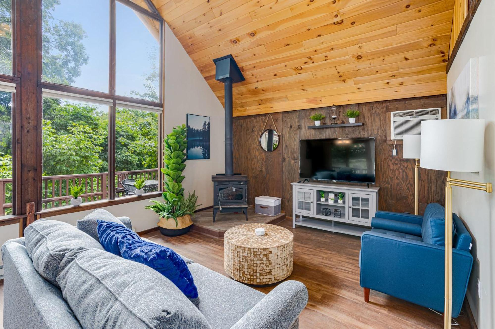 Quaint Loft Cabin W Hot Tub, Firepit, Deck & Grill Hedgesville Εξωτερικό φωτογραφία