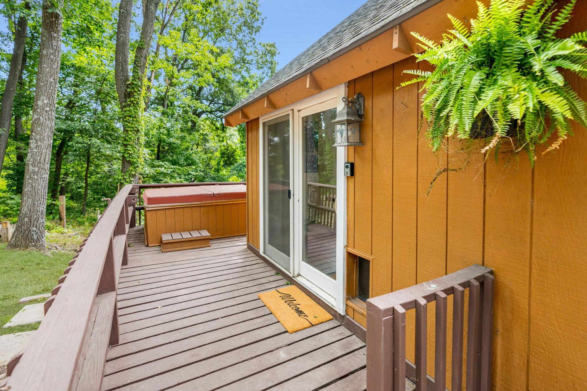 Quaint Loft Cabin W Hot Tub, Firepit, Deck & Grill Hedgesville Εξωτερικό φωτογραφία