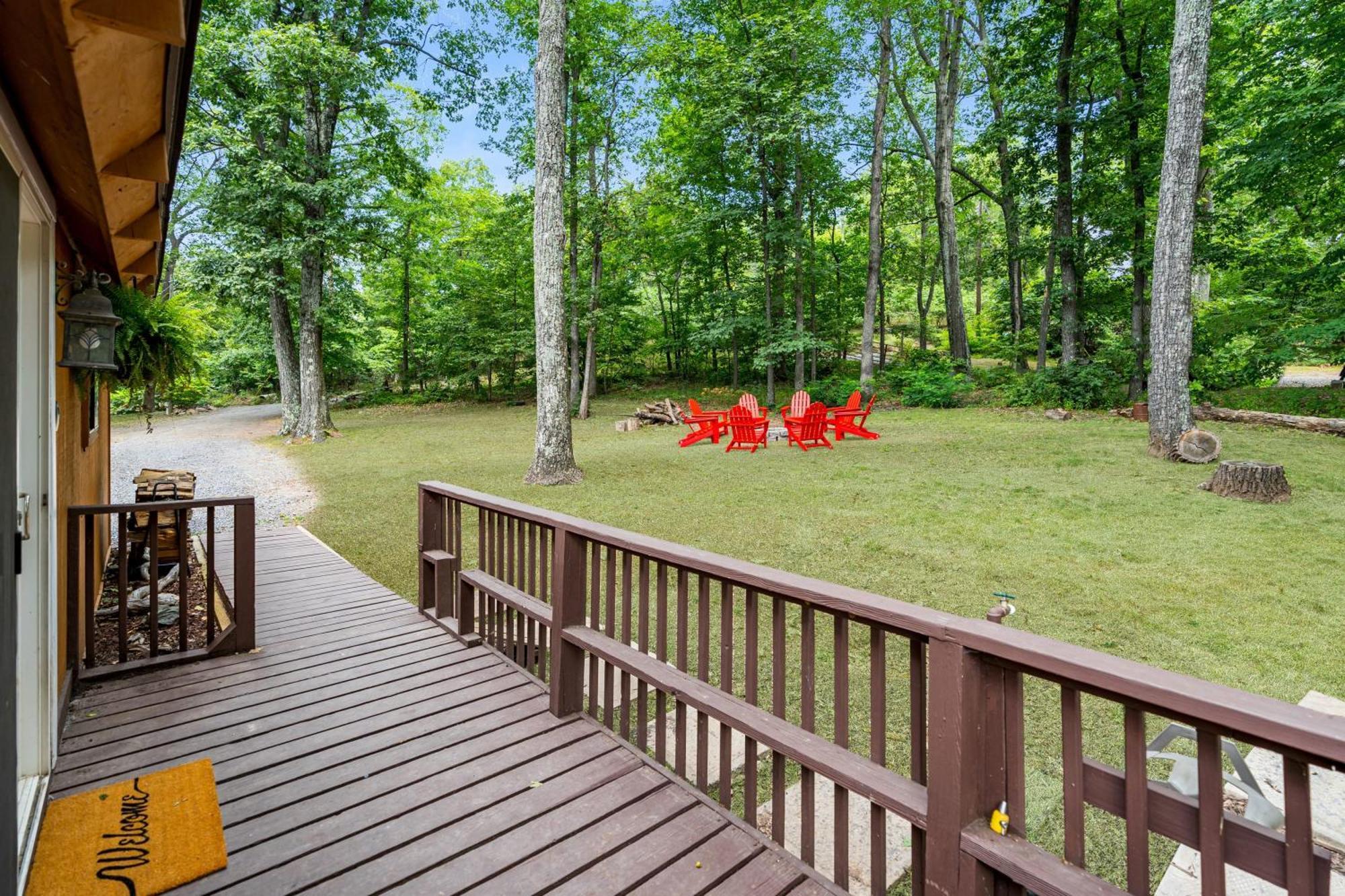 Quaint Loft Cabin W Hot Tub, Firepit, Deck & Grill Hedgesville Εξωτερικό φωτογραφία
