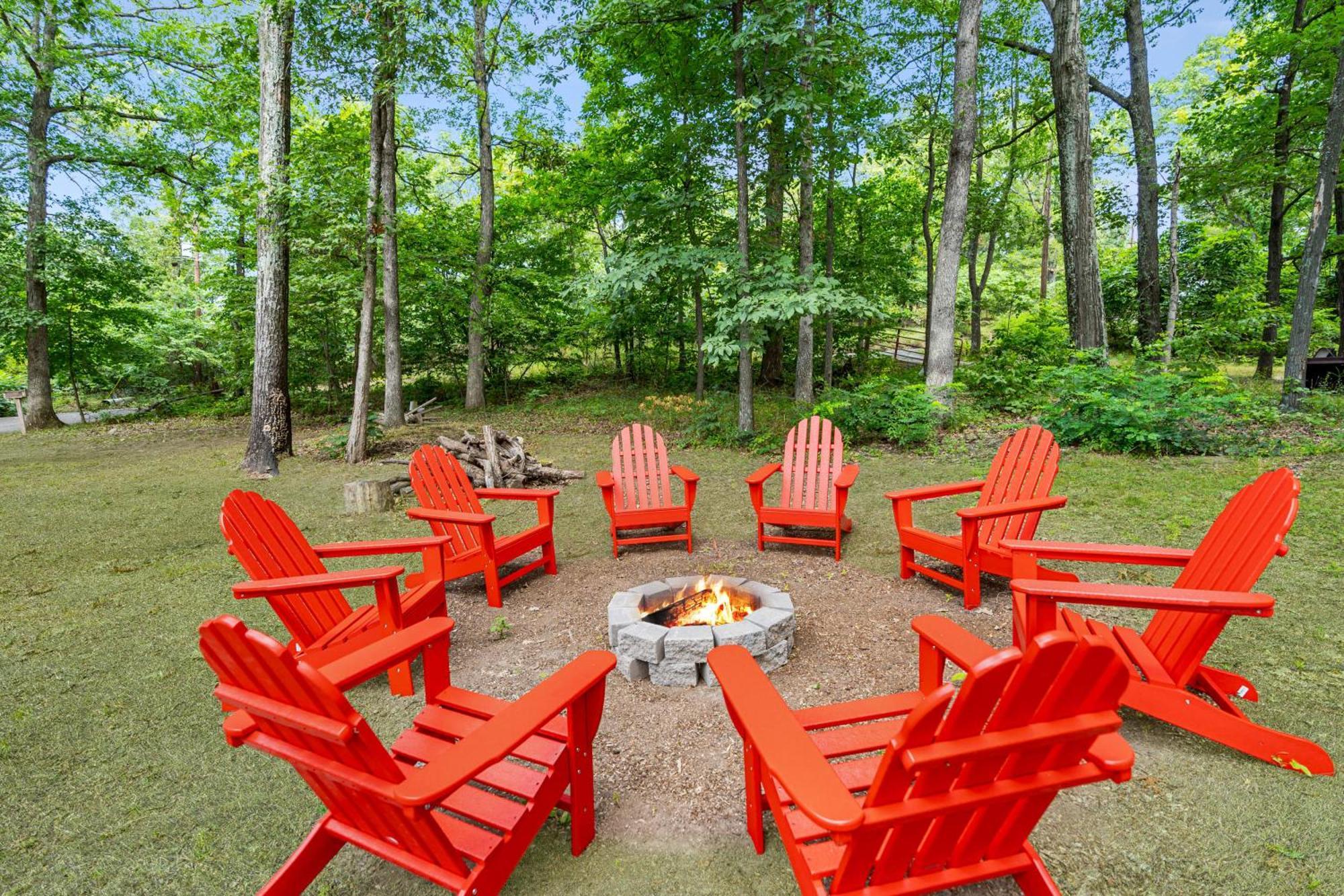 Quaint Loft Cabin W Hot Tub, Firepit, Deck & Grill Hedgesville Εξωτερικό φωτογραφία